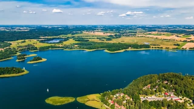 Jezioro Narie: idealne miejsce na wypoczynek i niezapomniane przygody Jezioro Narie: idealne miejsce na wypoczynek i niezapomniane przygody
